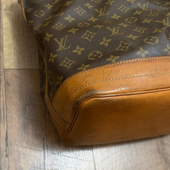 Louis Vuitton Monogram Canvas Shoulder Bag - Picture 7 of 14